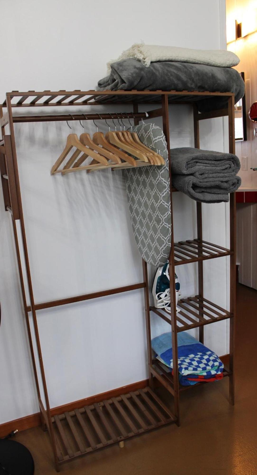 Private Bright Modern Studio! Queen Bed ! Victoria Dış mekan fotoğraf