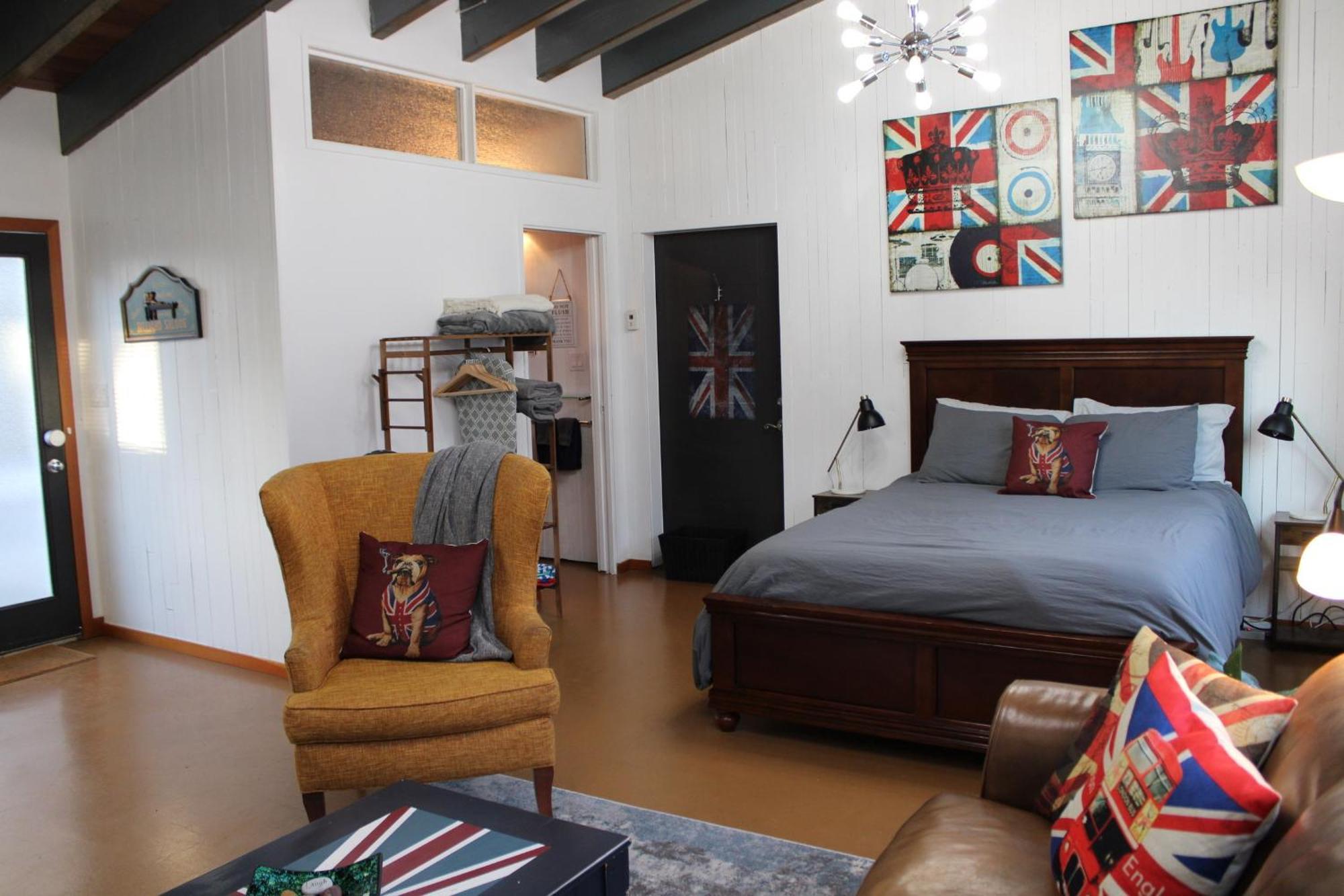 Private Bright Modern Studio! Queen Bed ! Victoria Dış mekan fotoğraf